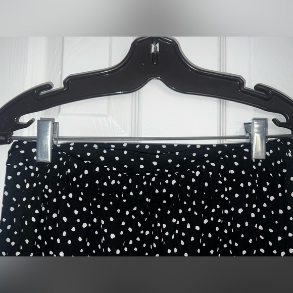 🦄3/$30 NWT Polkadot flowy asymmetrical skirt - Picture 3 of 4